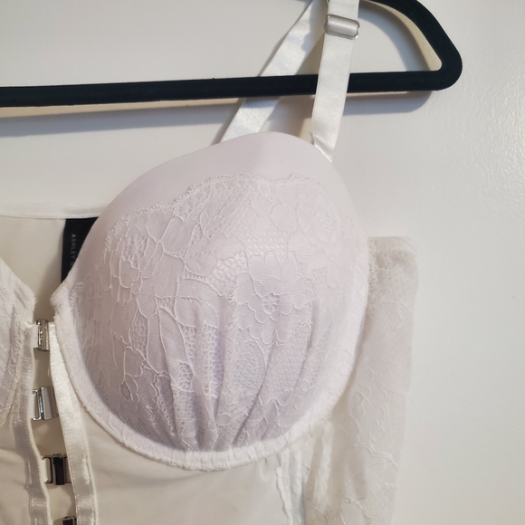 Ashley Graham Lace Underwire Corset - Picture 4 of 9